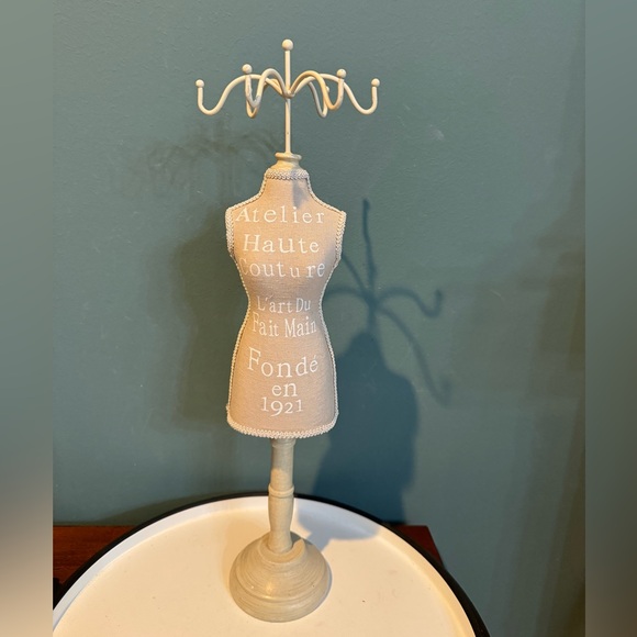 Mannequin / dress form jewelry holder / organizer with French Print - Picture 1 of 6